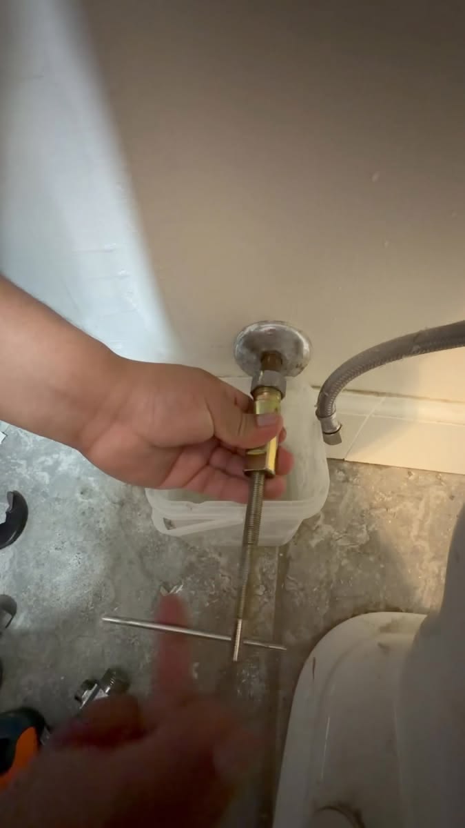 Emergency tap & valve repair